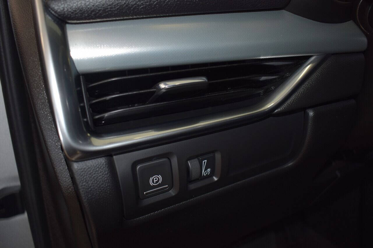 Vehicle image 28 of 58