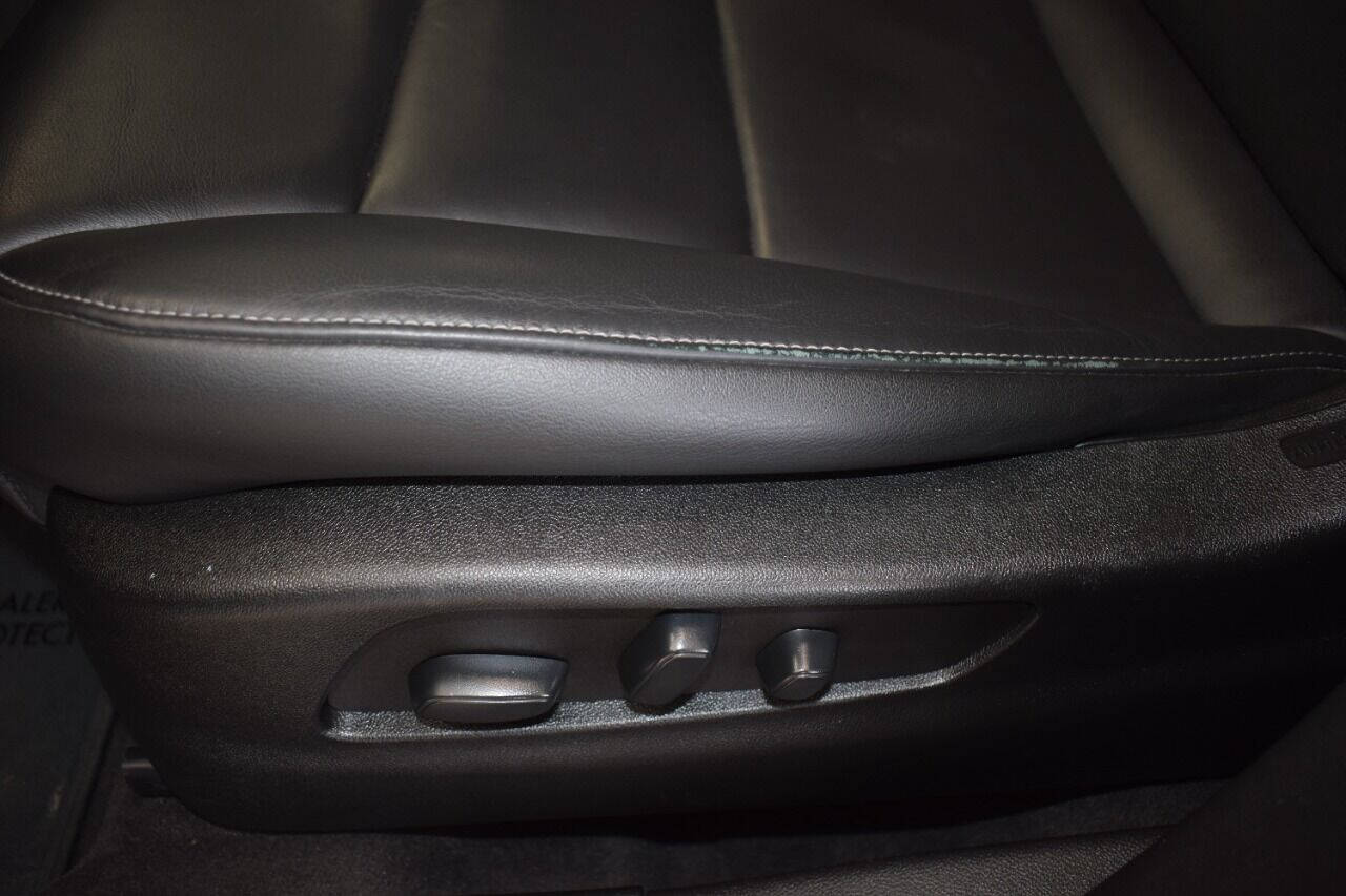 Vehicle image 27 of 58