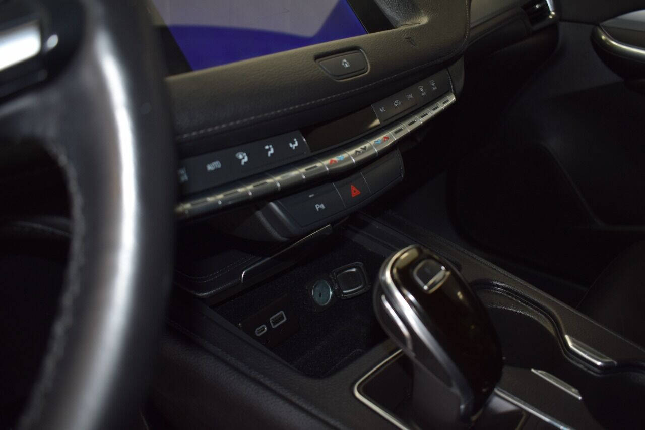 Vehicle image 33 of 58