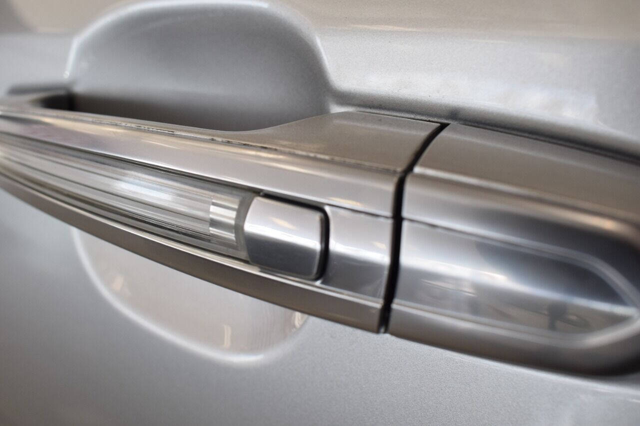 Vehicle image 23 of 58