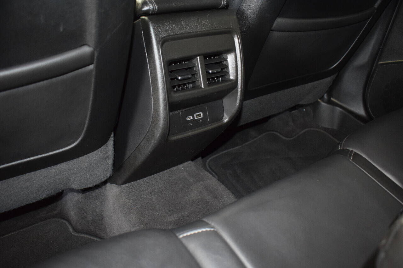 Vehicle image 40 of 58