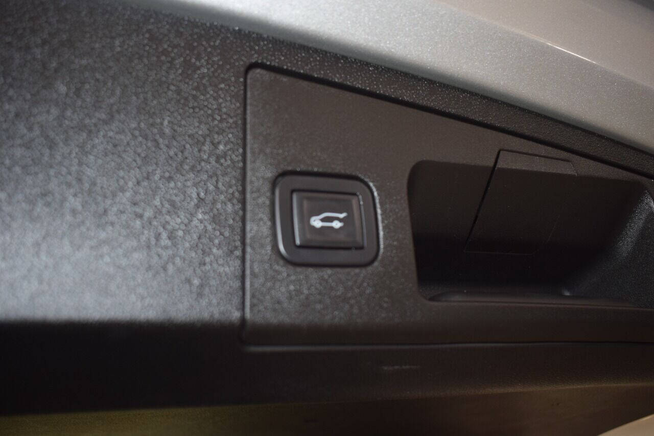 Vehicle image 22 of 58