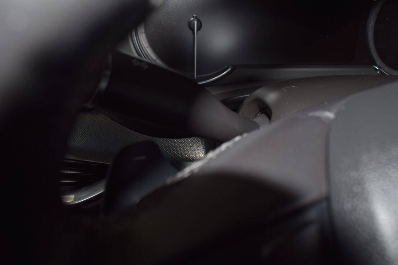 Vehicle image 31 of 58