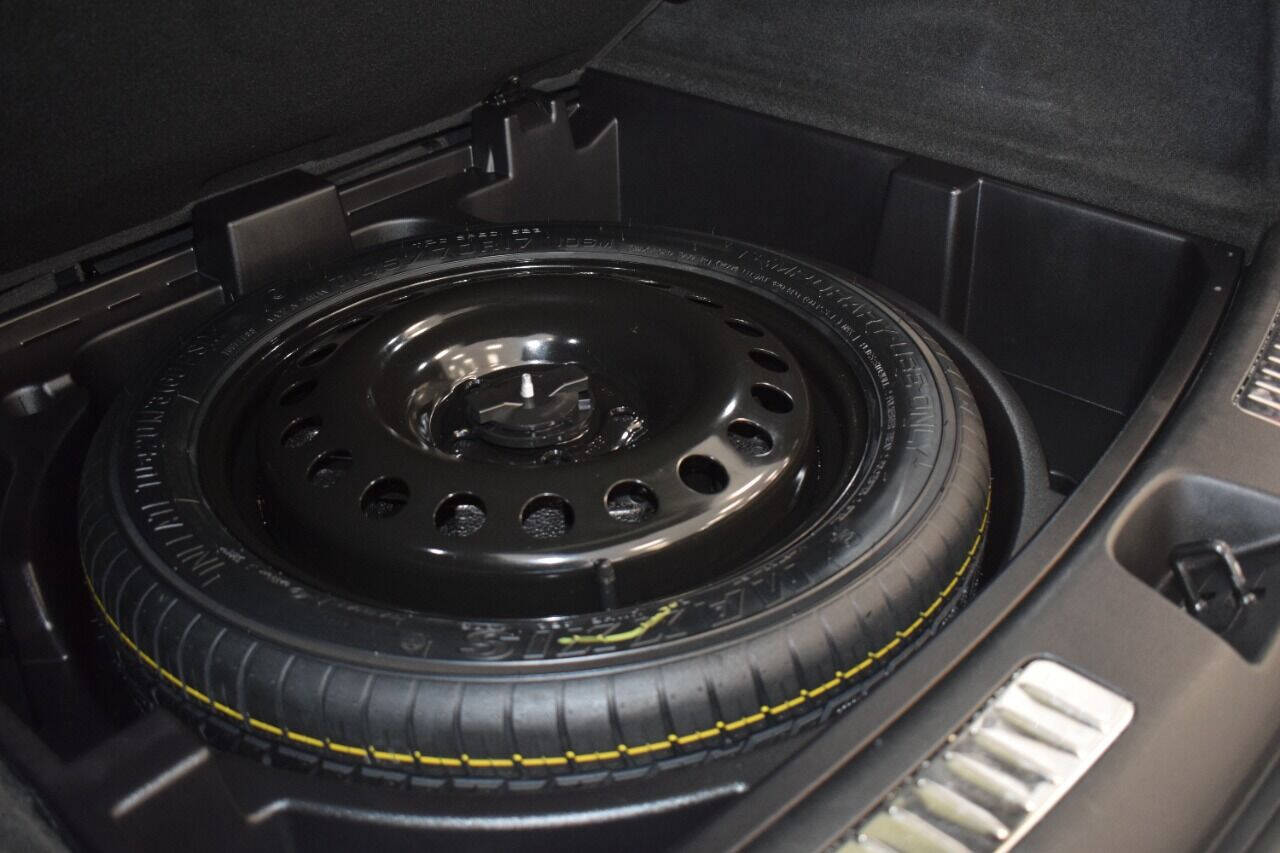 Vehicle image 21 of 58