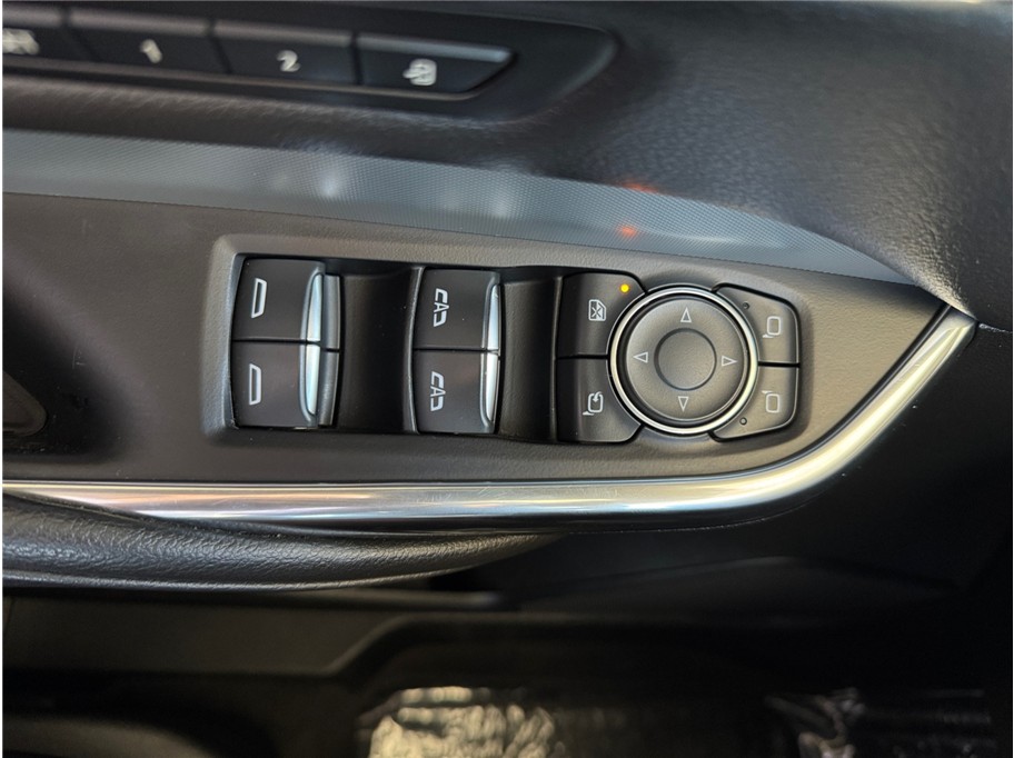 Vehicle image 17 of 23