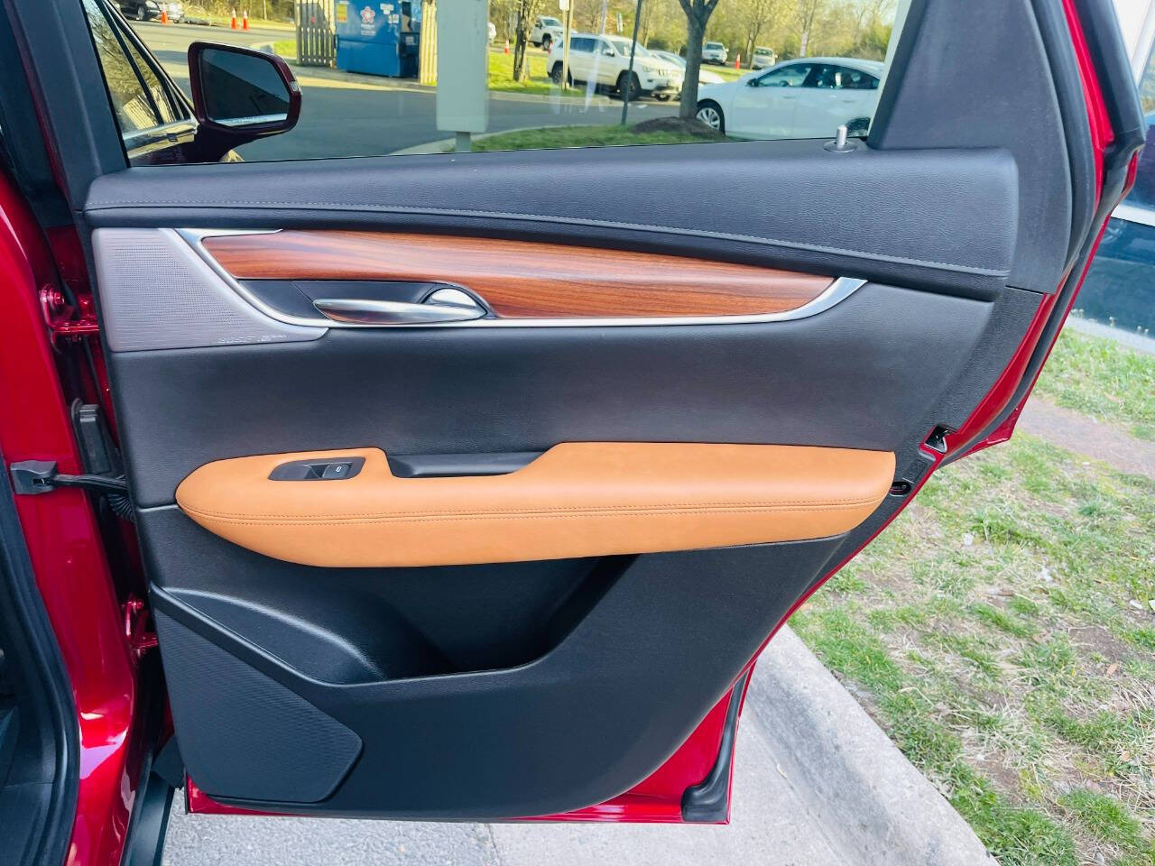 Vehicle image 37 of 69