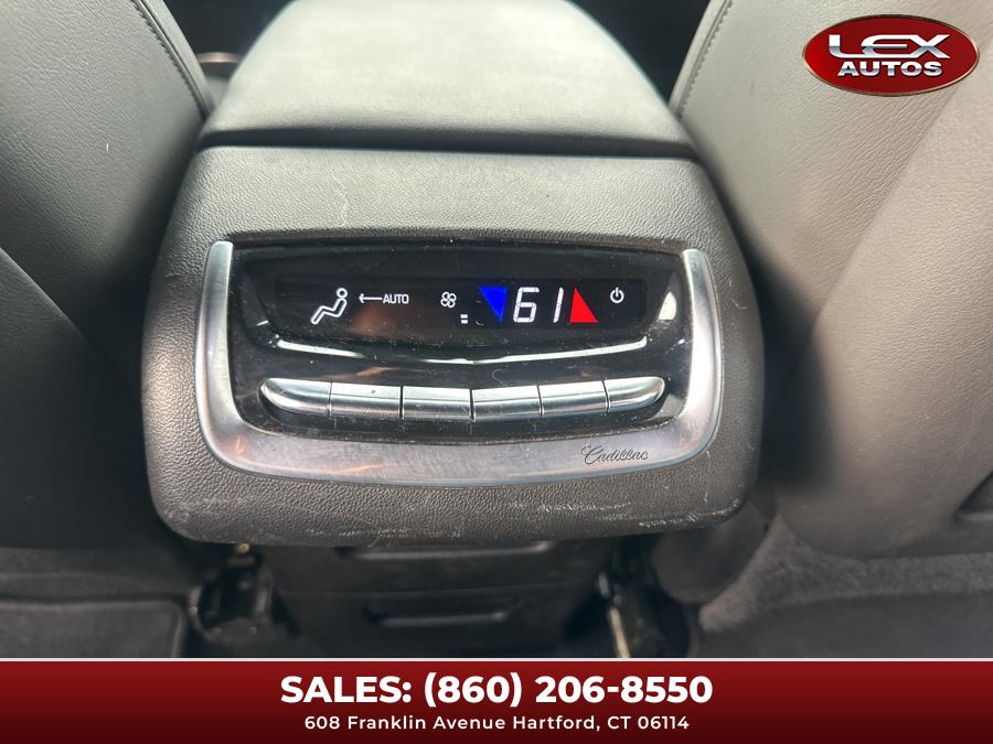 Vehicle image 33 of 46
