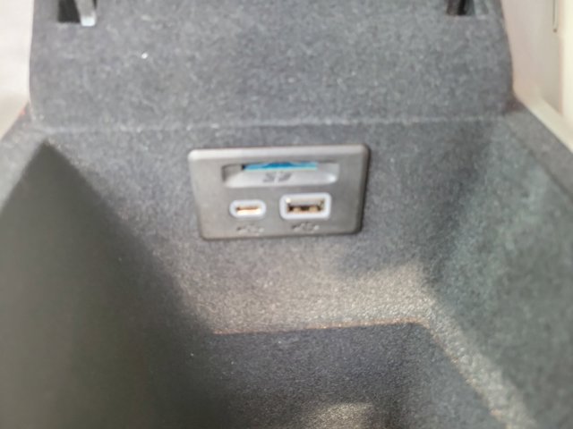 Vehicle image 21 of 28