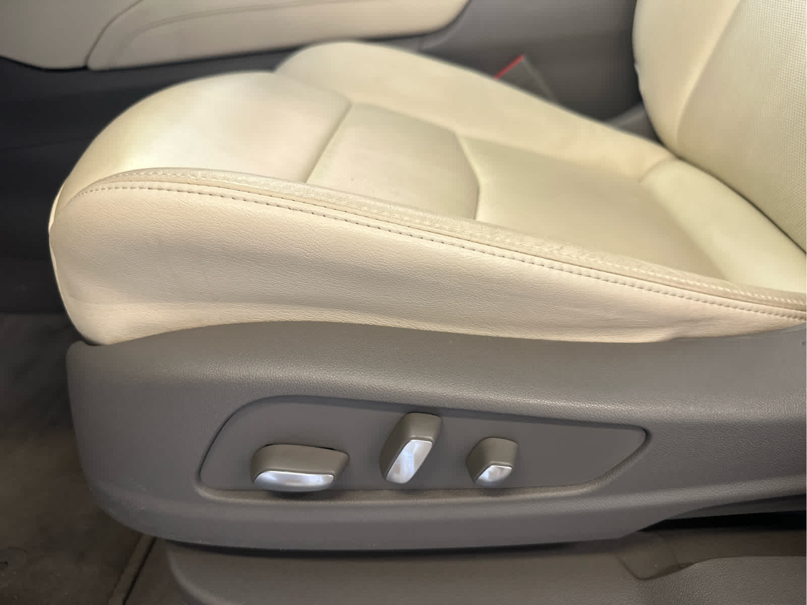 Vehicle image 51 of 62