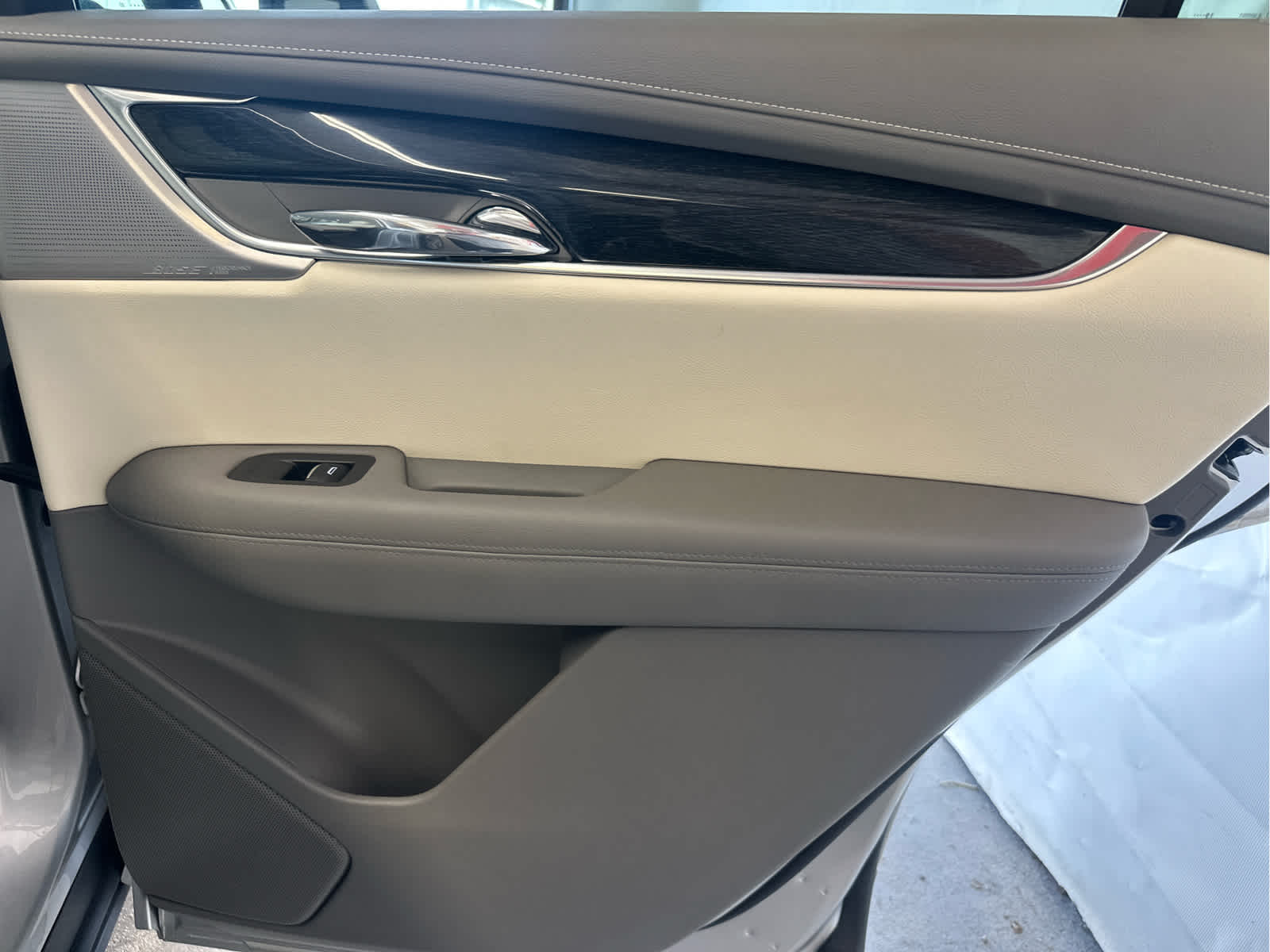 Vehicle image 39 of 62