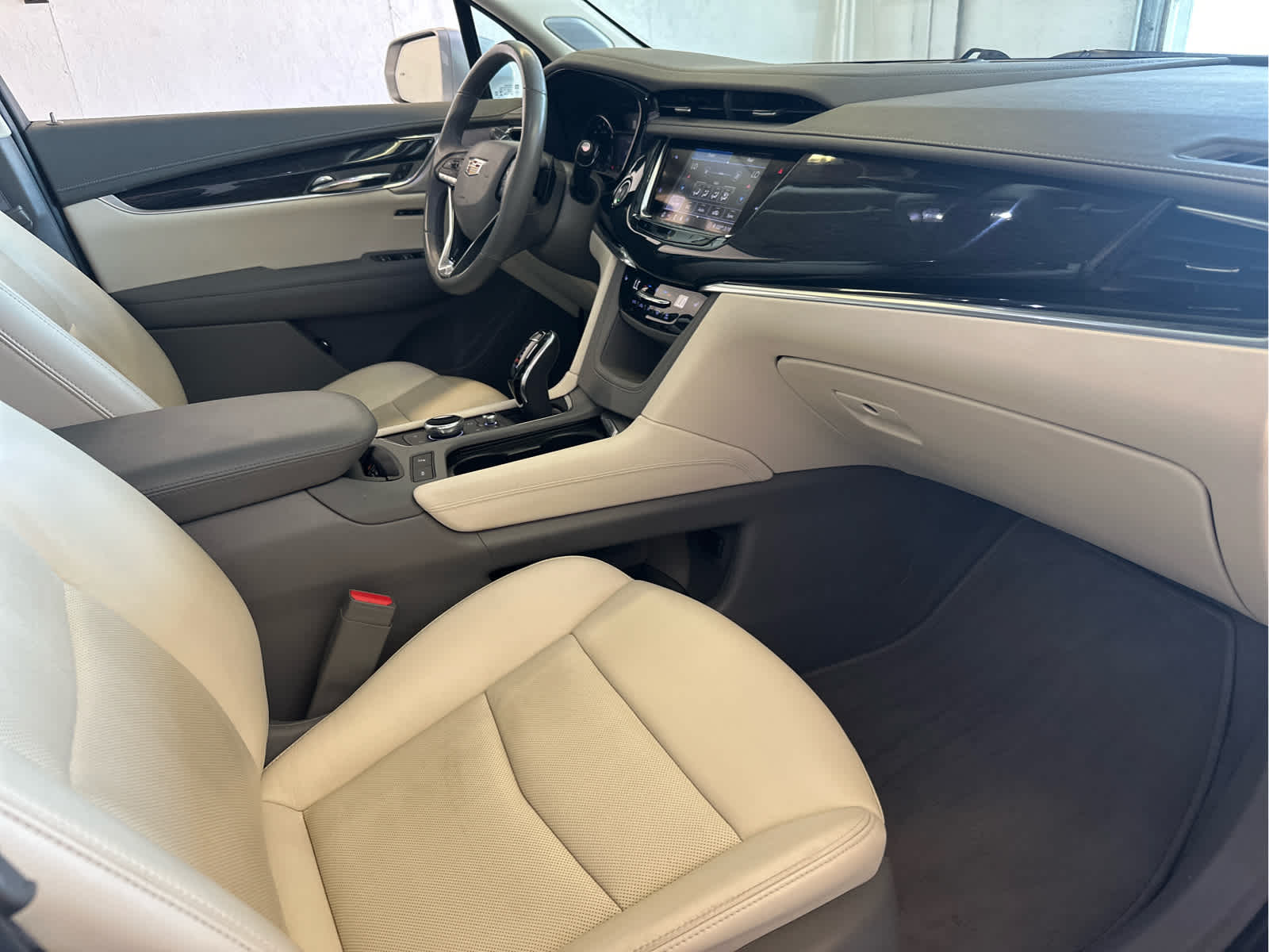 Vehicle image 25 of 62