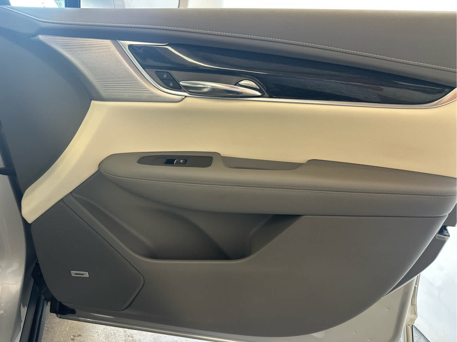 Vehicle image 40 of 62