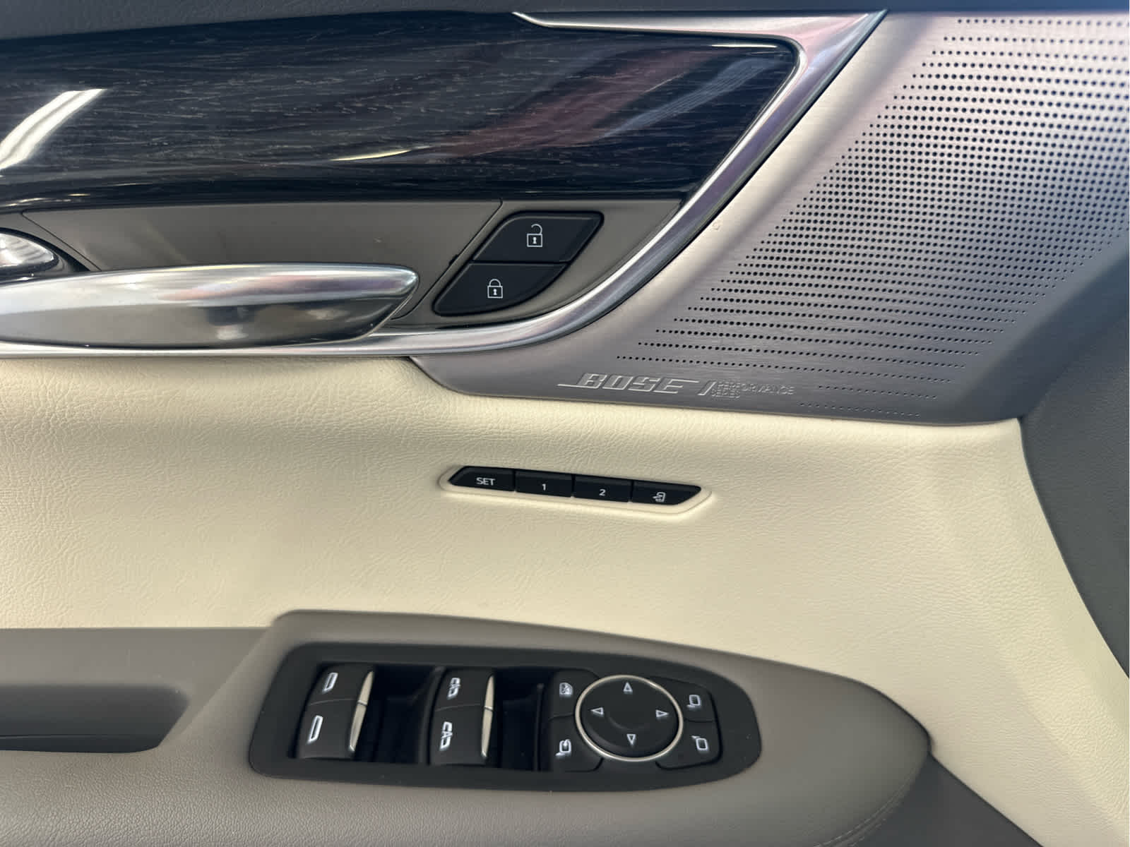 Vehicle image 41 of 62