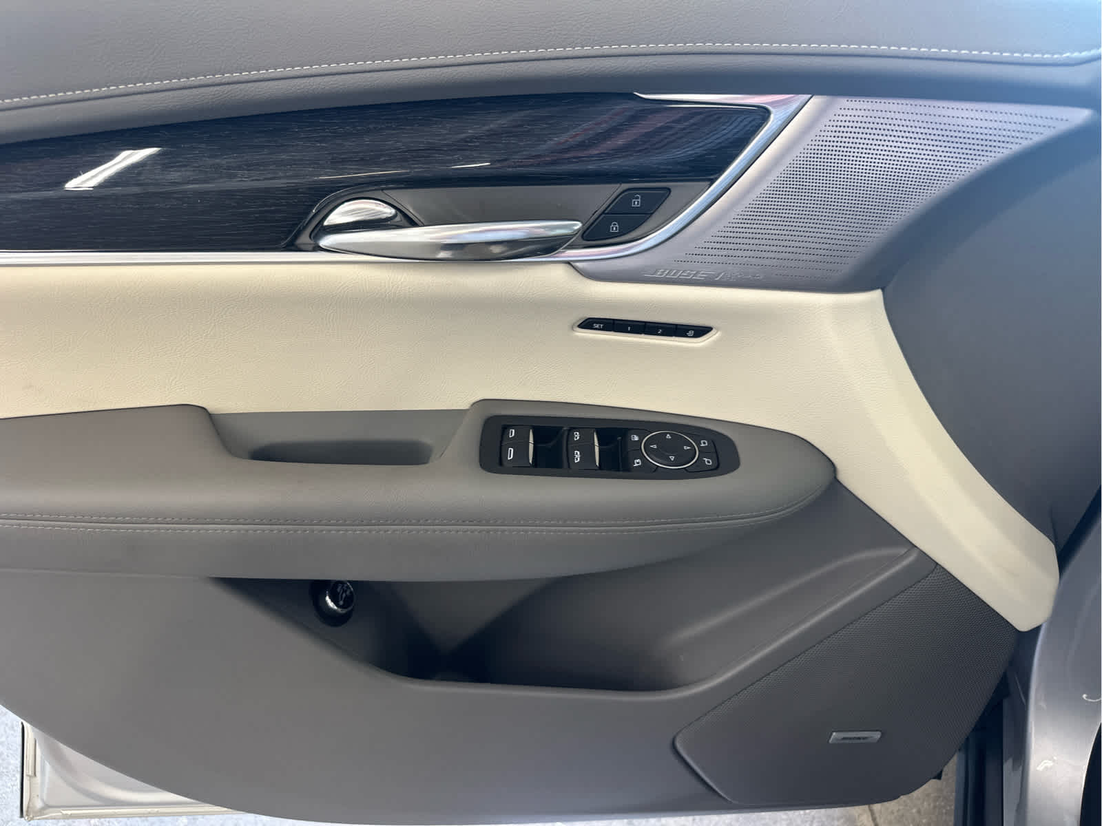 Vehicle image 38 of 62