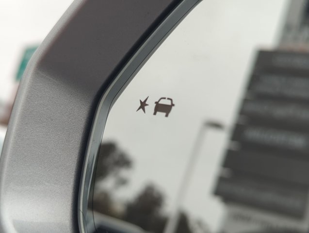 Vehicle image 27 of 33