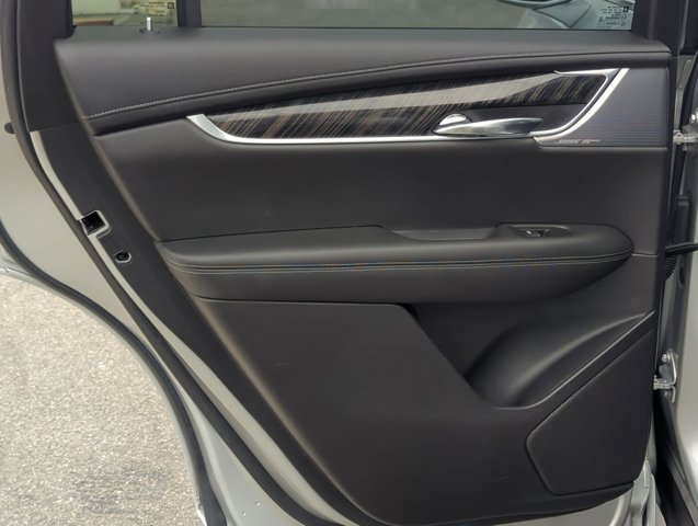 Vehicle image 21 of 33