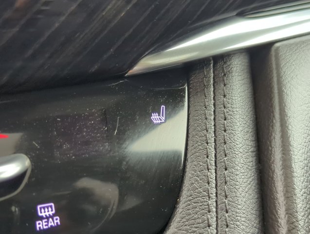 Vehicle image 26 of 33