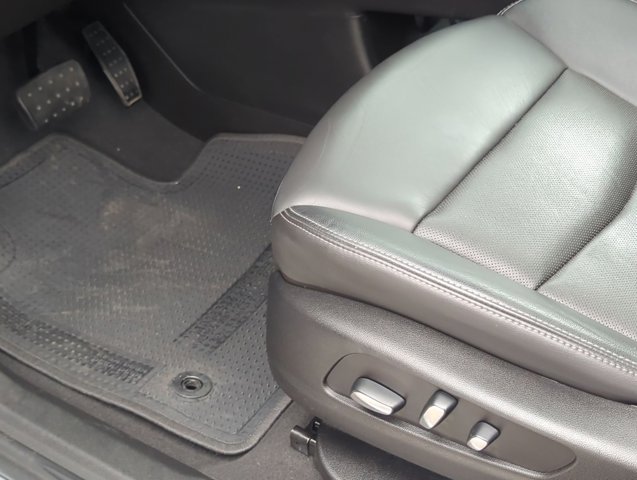 Vehicle image 19 of 33