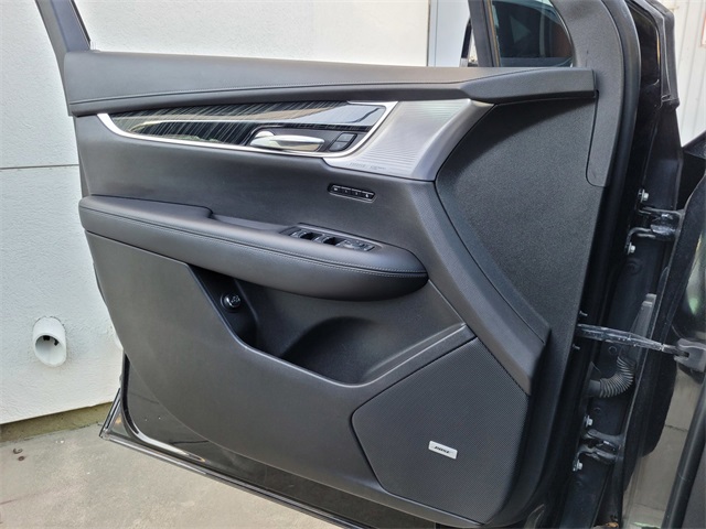 Vehicle image 25 of 27