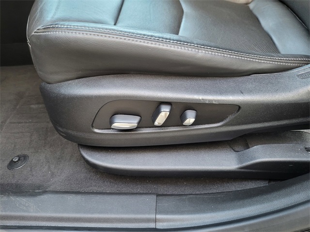 Vehicle image 13 of 27