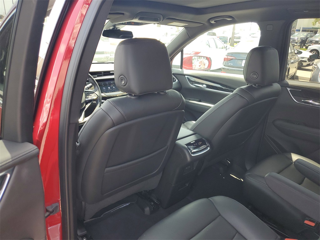 Vehicle image 11 of 33