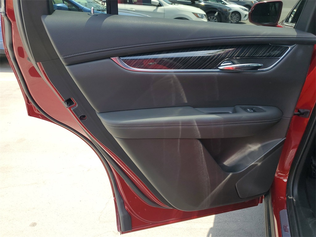 Vehicle image 24 of 33