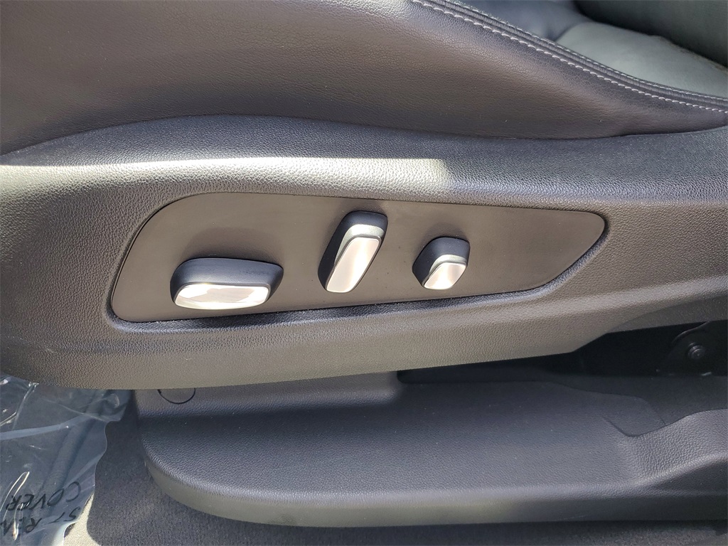 Vehicle image 32 of 33