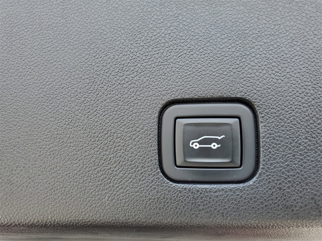 Vehicle image 28 of 33