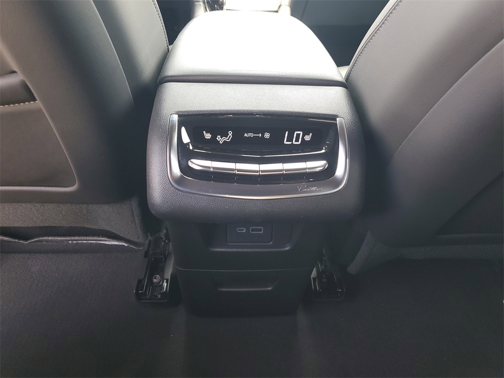 Vehicle image 26 of 33