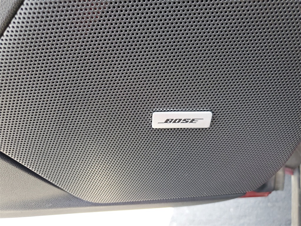 Vehicle image 27 of 33