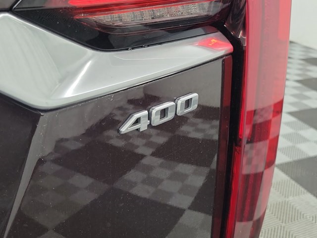 Vehicle image 10 of 33
