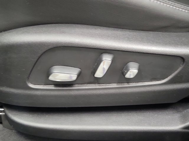 Vehicle image 24 of 33