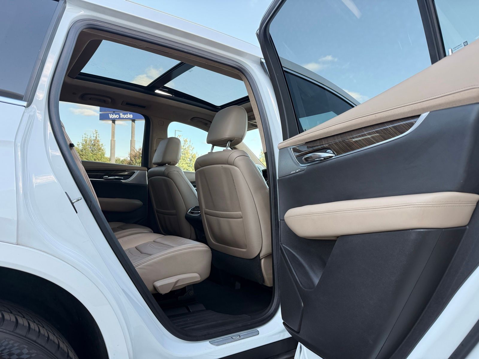 2020 Cadillac XT6 Premium Luxury Image 14 of 50