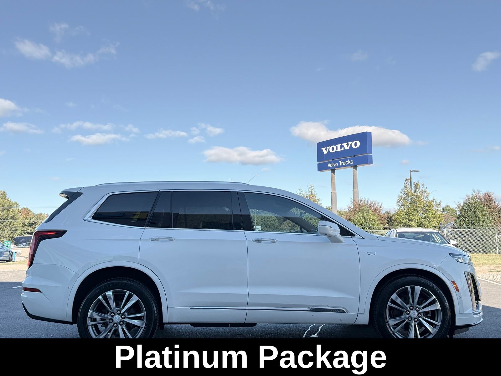 2020 Cadillac XT6 Premium Luxury Image 4 of 50