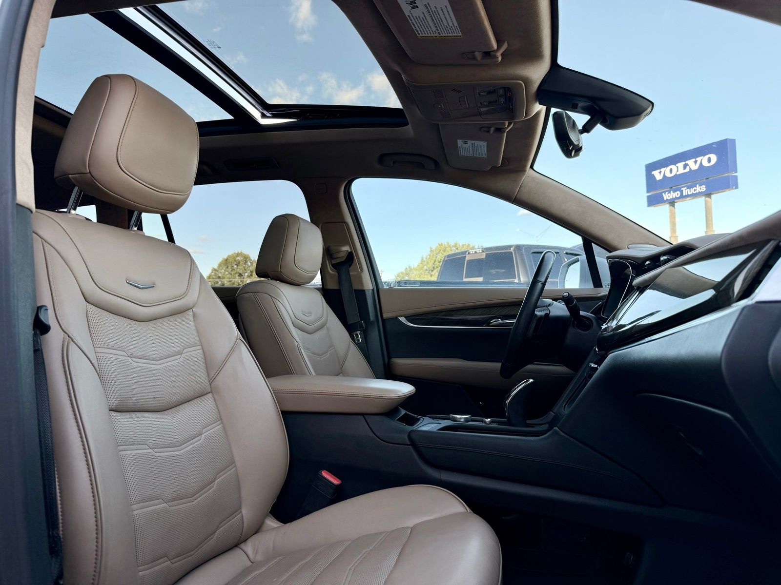 2020 Cadillac XT6 Premium Luxury Image 17 of 50