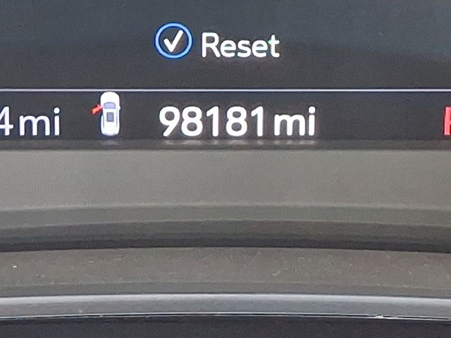 Vehicle image 26 of 40