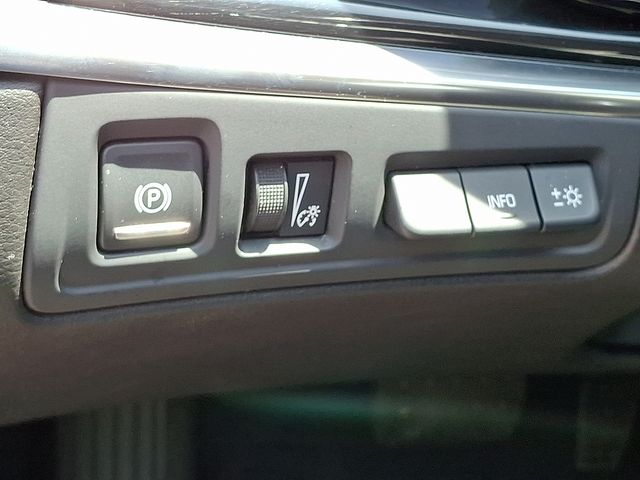 Vehicle image 33 of 40