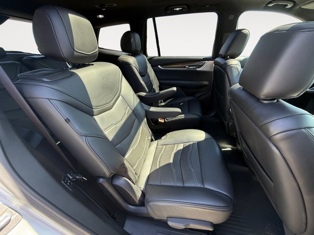 Vehicle image 18 of 21