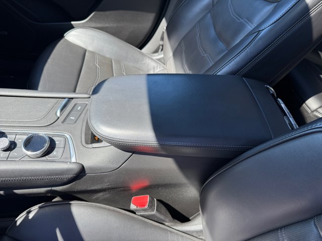 Vehicle image 14 of 21