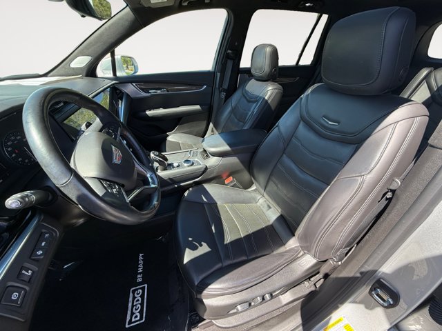 Vehicle image 10 of 21