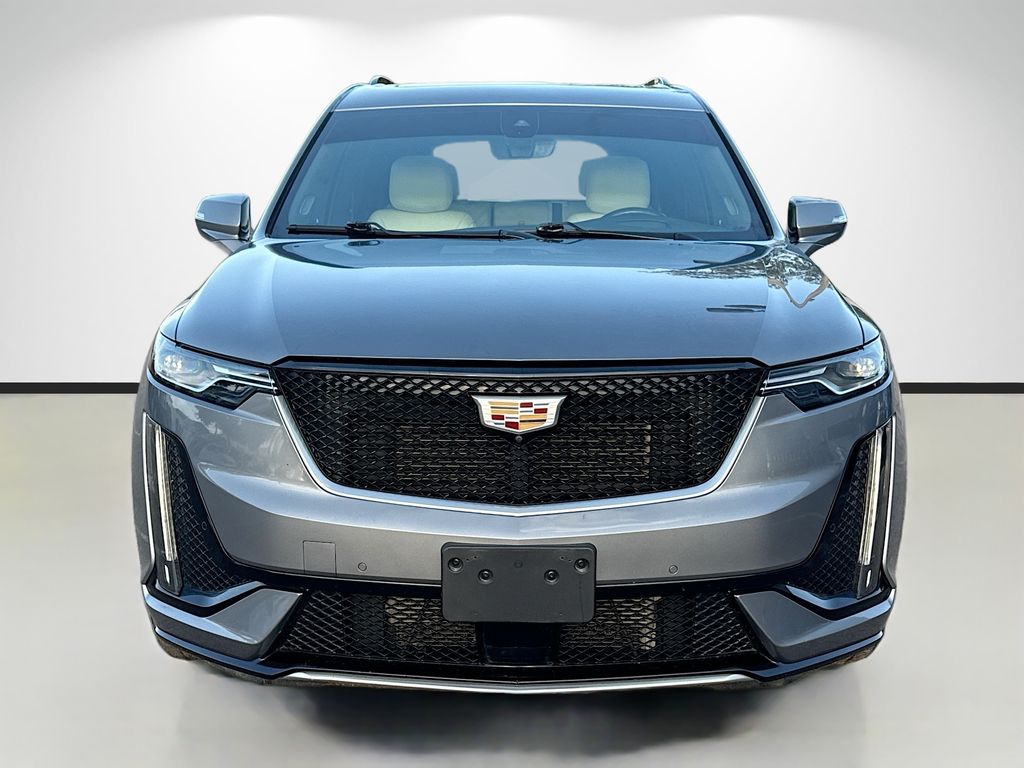 2020 Cadillac XT6 Sport Image 2 of 45