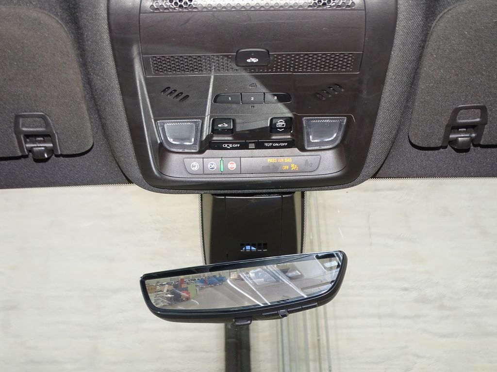 Vehicle image 25 of 44