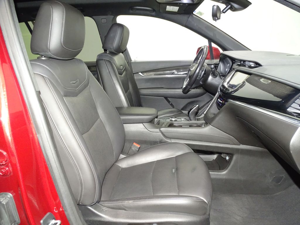 Vehicle image 13 of 44