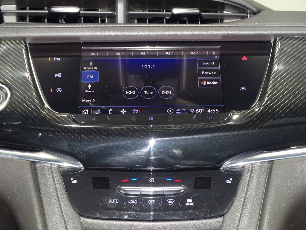 Vehicle image 27 of 44