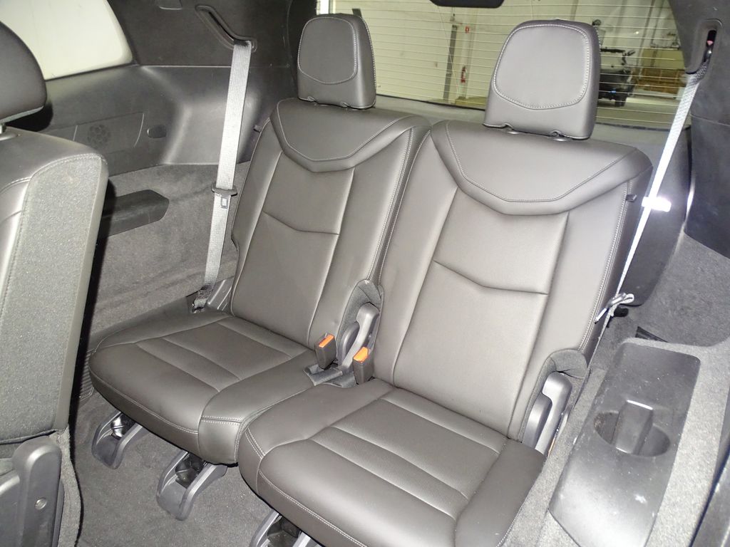 Vehicle image 11 of 44