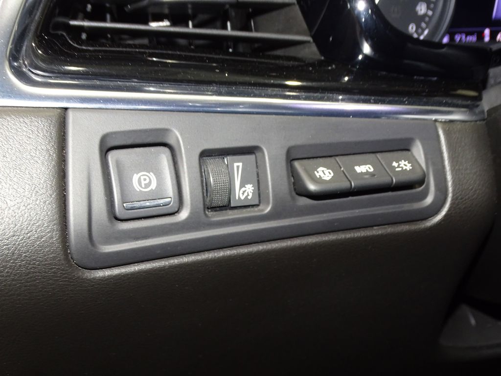 Vehicle image 17 of 44