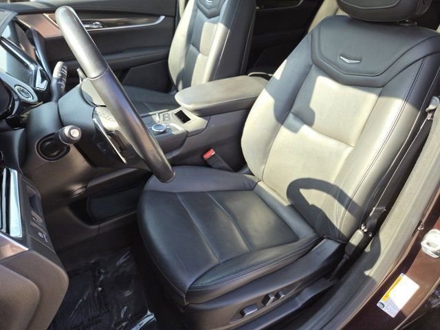 Vehicle image 10 of 34