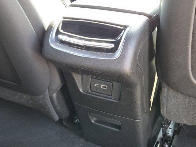 Vehicle image 23 of 34