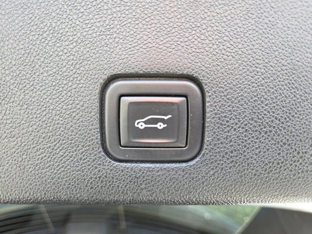 Vehicle image 33 of 34