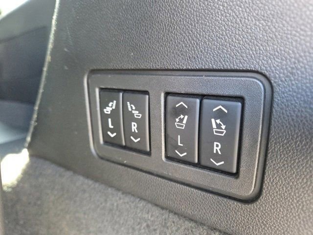 Vehicle image 32 of 34
